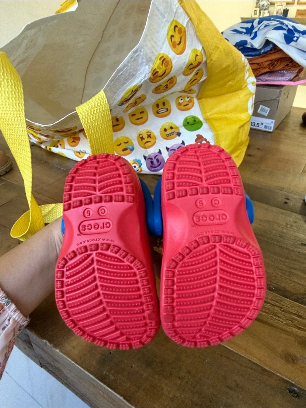 CROCS bright red